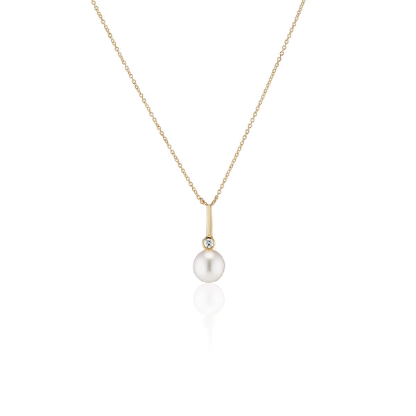 White Freshwater Pearl & Diamond Necklace 18k Yellow Gold