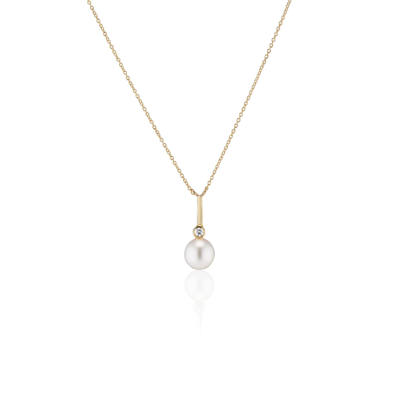 White Freshwater Pearl & Diamond Necklace 18k Yellow Gold