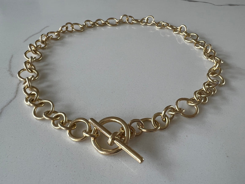 Gold necklace online with toggle clasp
