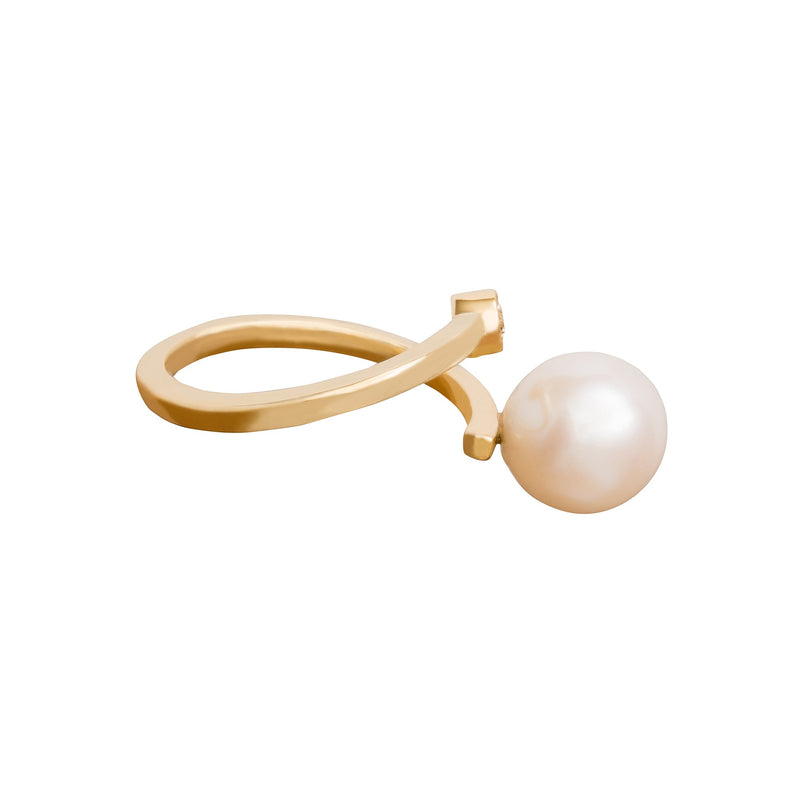 White Pearl & Diamond Ring 18k yellow gold